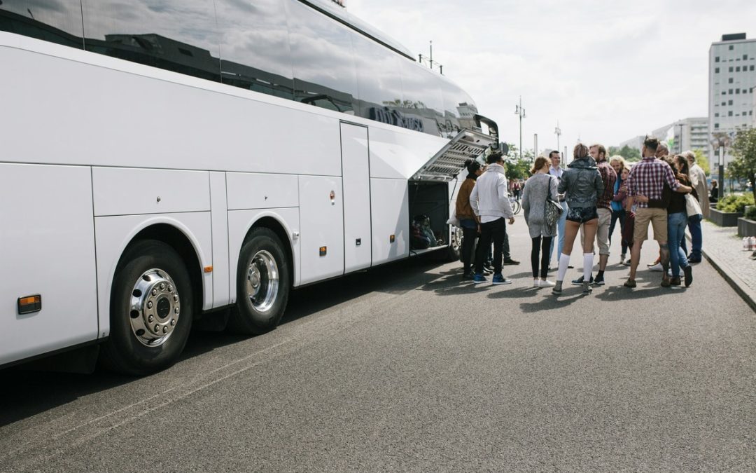 Wynajem autokarów na wycieczki, eventy i transport pracowników – różne potrzeby, różne rozwiązania